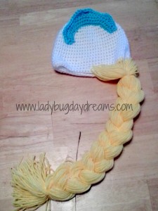 Frozen-inspired hat from Ladybug Daydreams