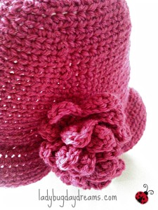 crochet cloche hat with flower 2